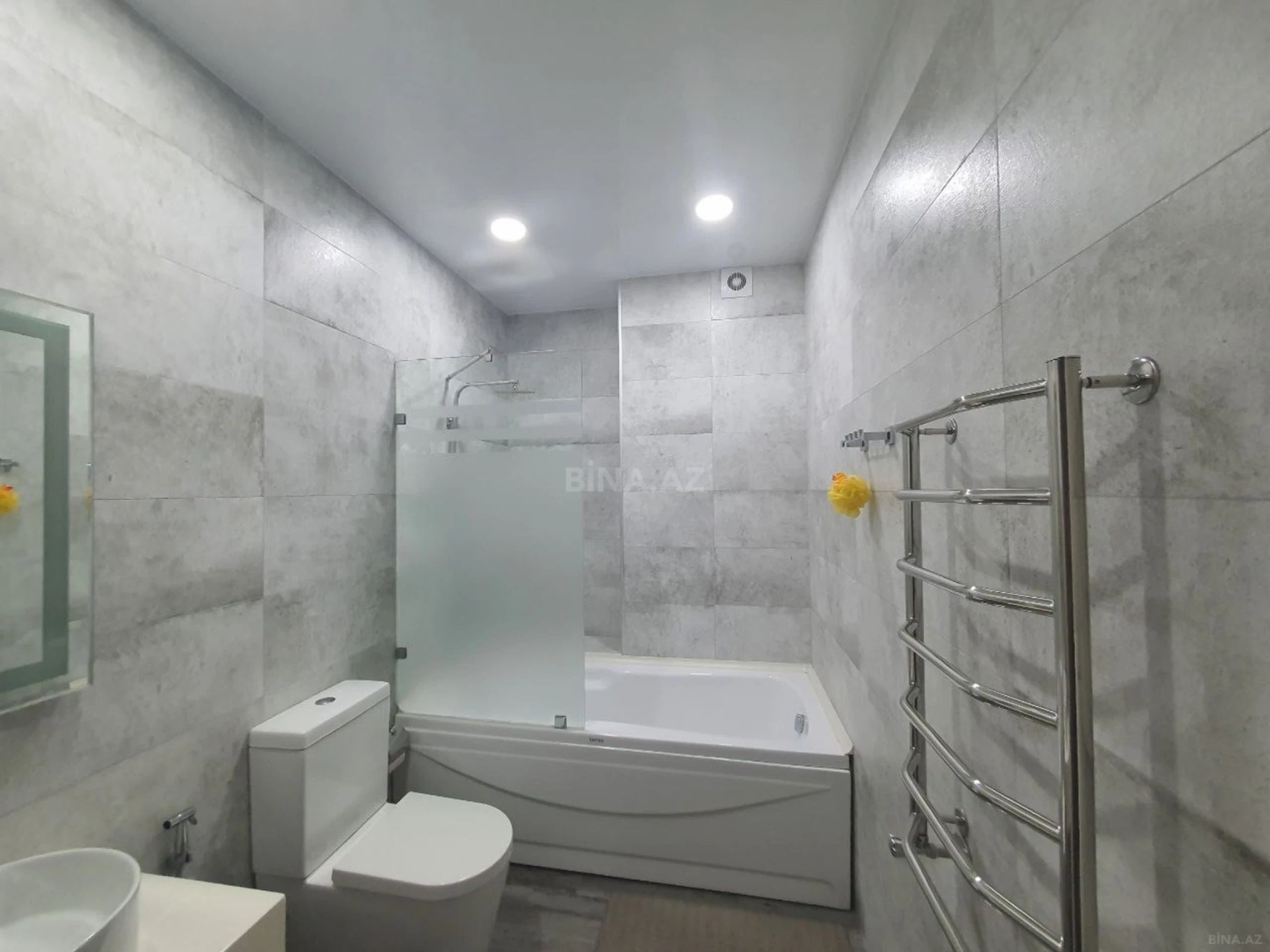 Satılır 3 otaqlı mənzil 163 m²