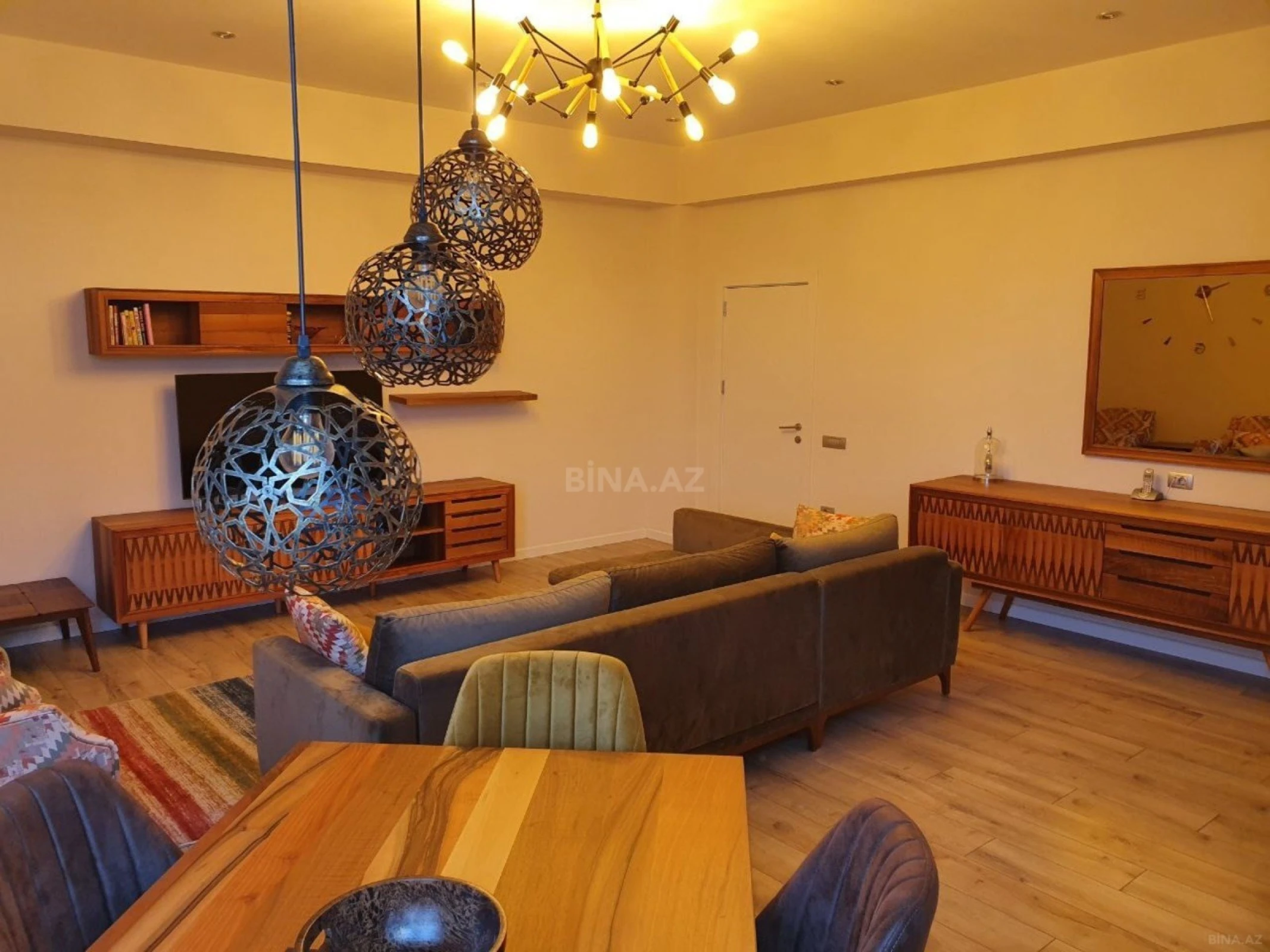 Satılır 3 otaqlı mənzil 163 m²