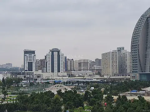 Satılır 3 otaqlı mənzil 163 m²
