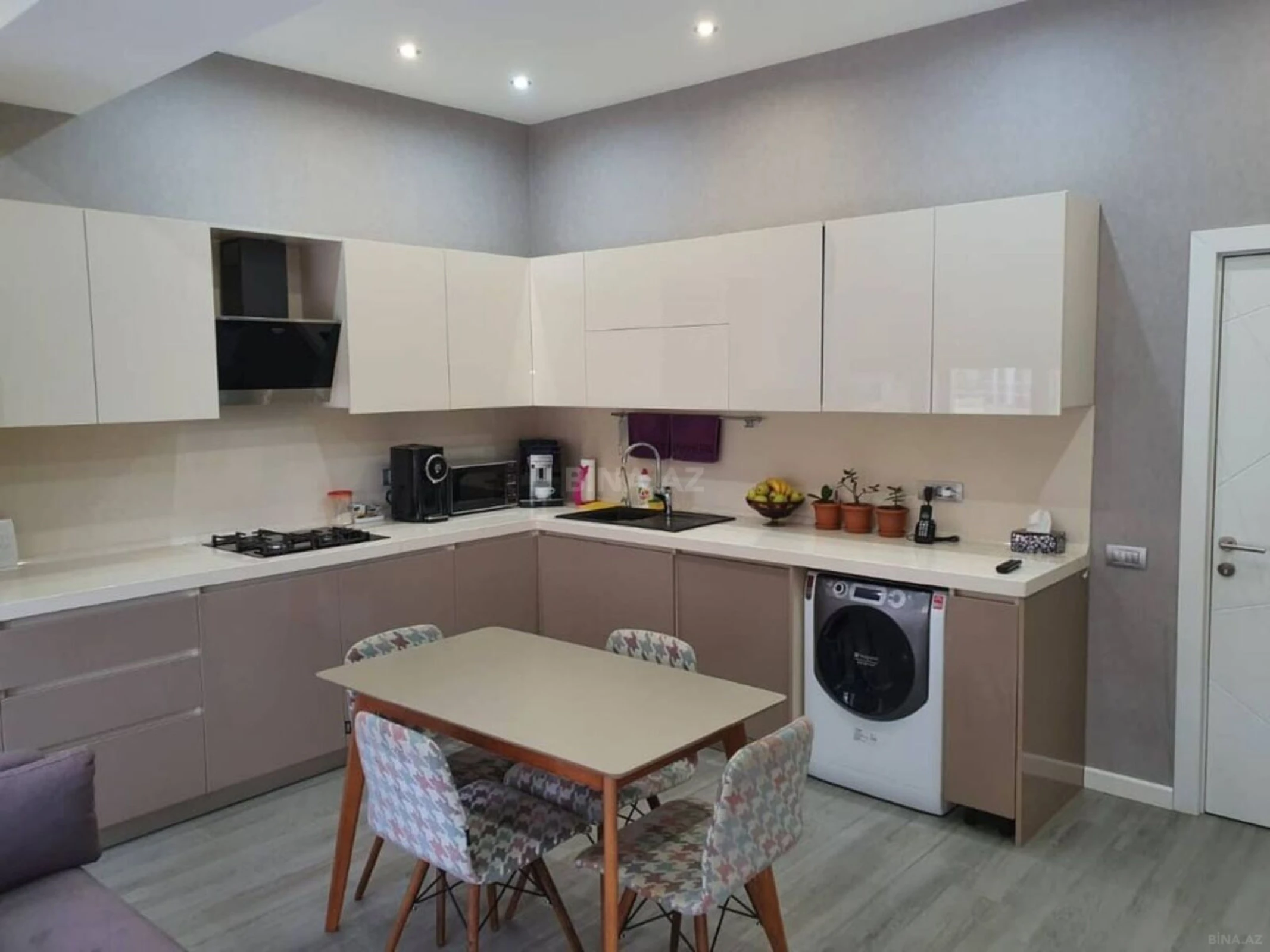 Satılır 3 otaqlı mənzil 163 m²