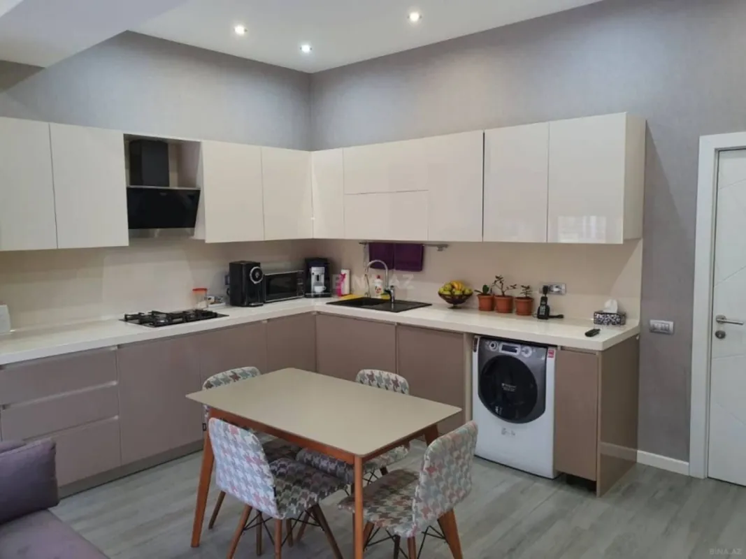 Satılır 3 otaqlı mənzil 163 m²