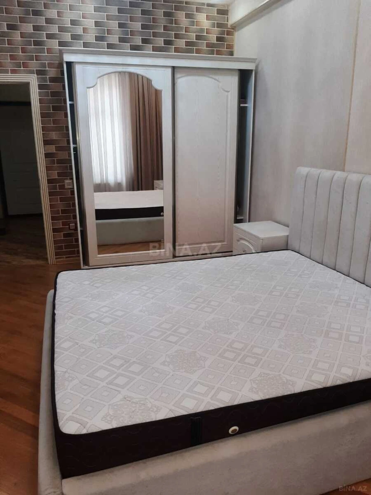 Kirayə verilir 2 otaqlı mənzil 90 m²