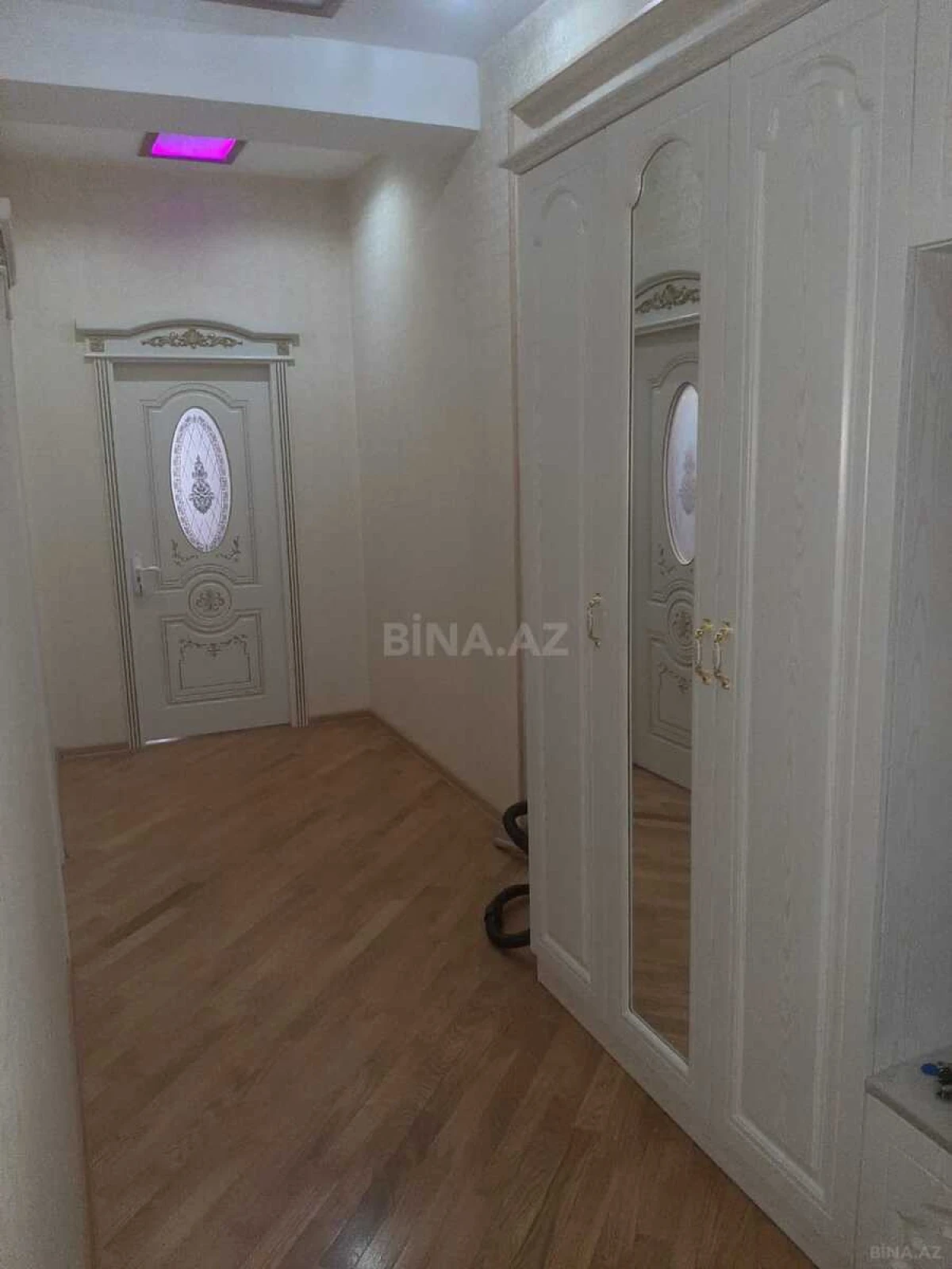 Kirayə verilir 2 otaqlı mənzil 90 m²