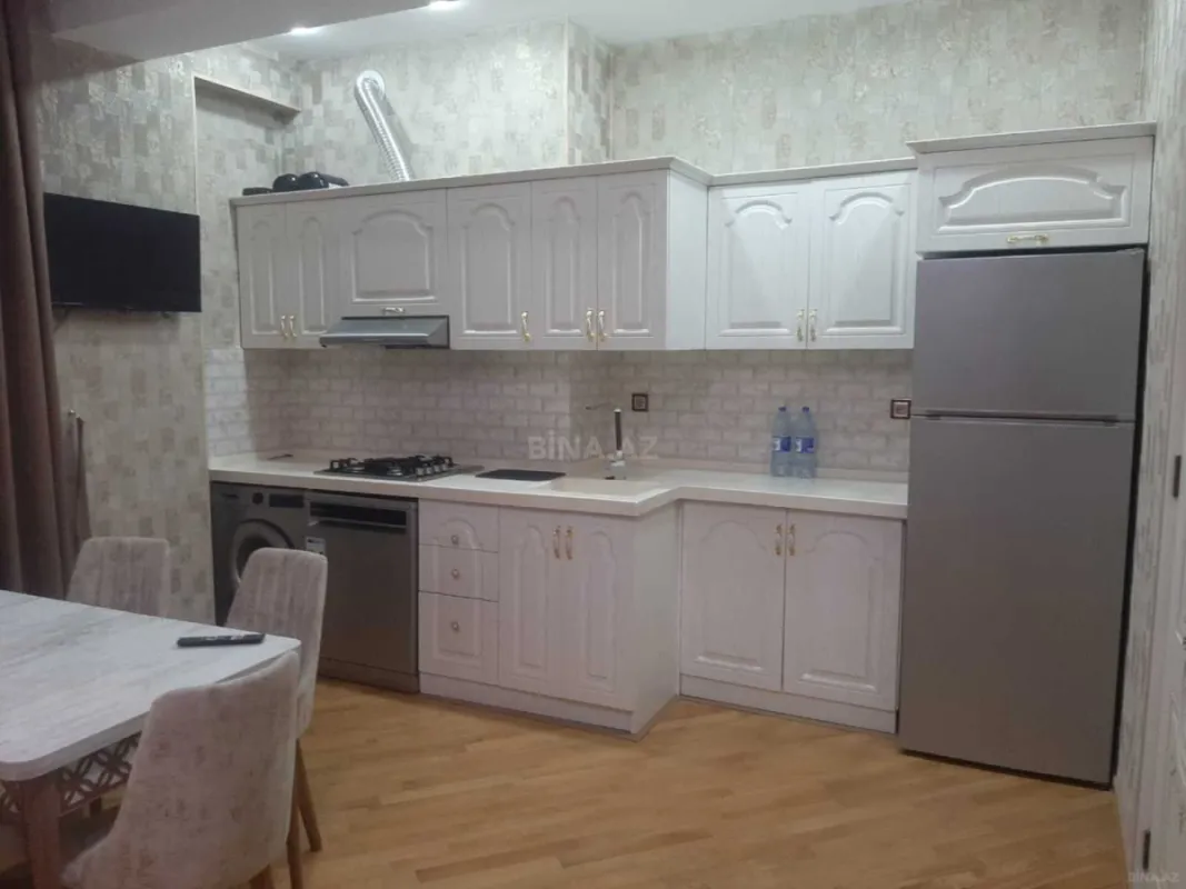Kirayə verilir 2 otaqlı mənzil 90 m²