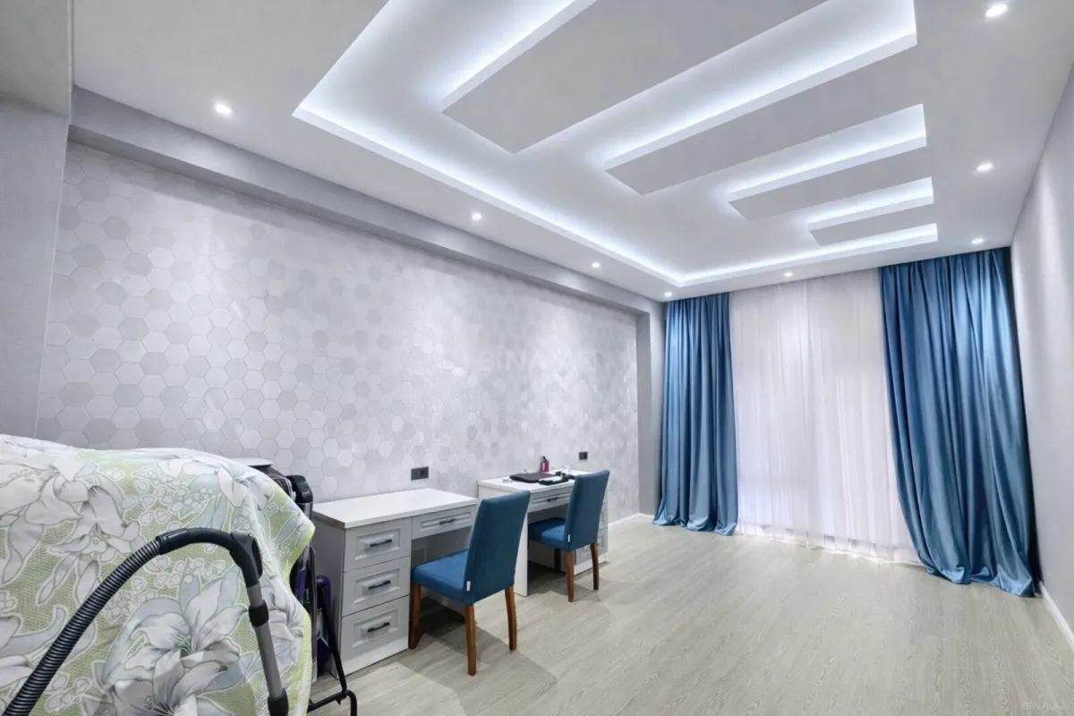 Satılır 3 otaqlı mənzil 165 m²