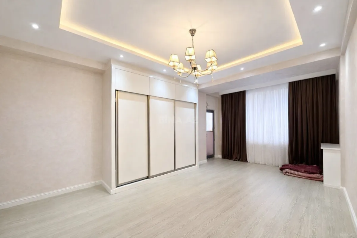 Satılır 3 otaqlı mənzil 165 m²