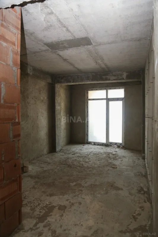 Satılır 3 otaqlı mənzil 135 m²