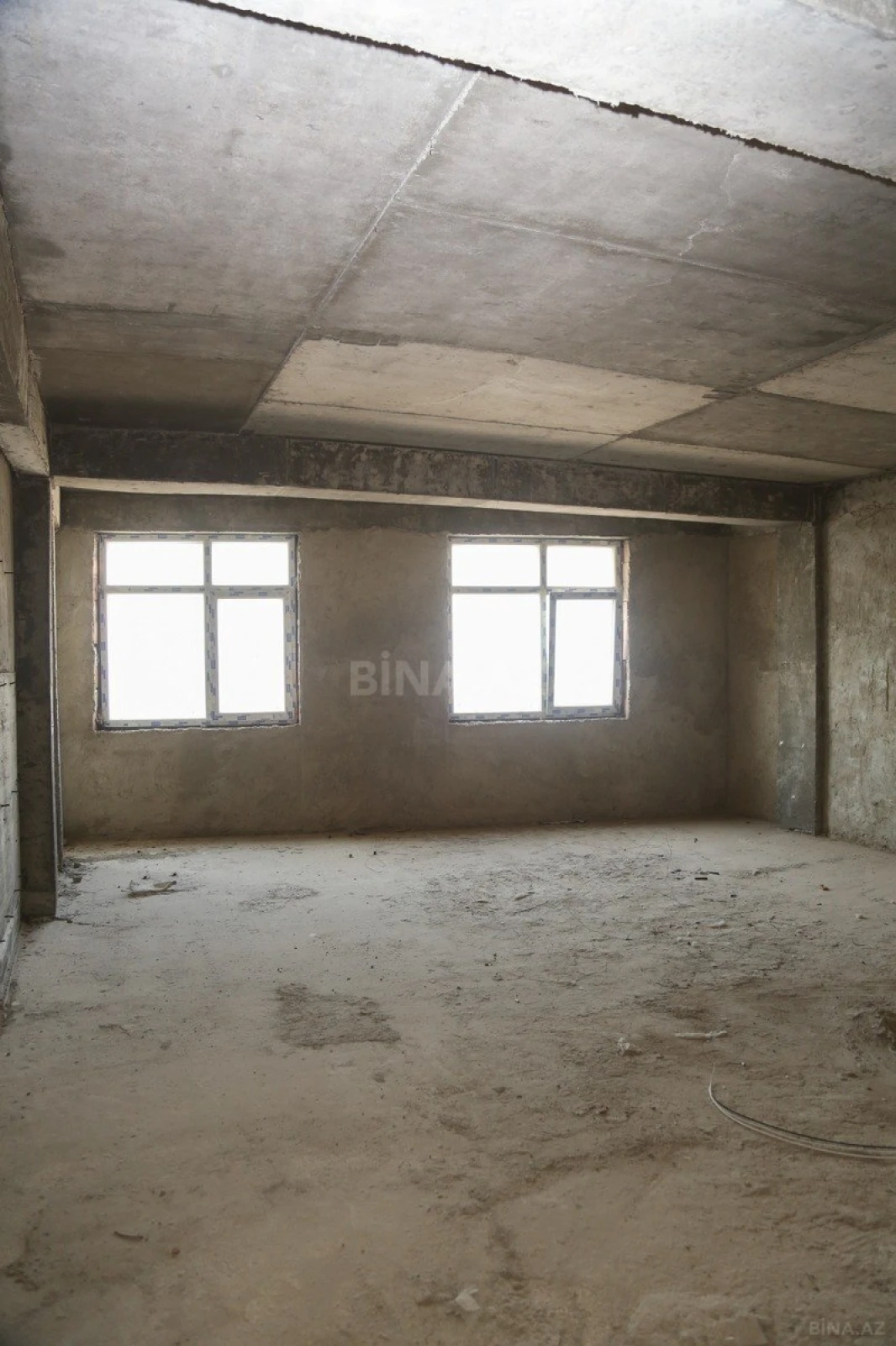 Satılır 3 otaqlı mənzil 135 m²