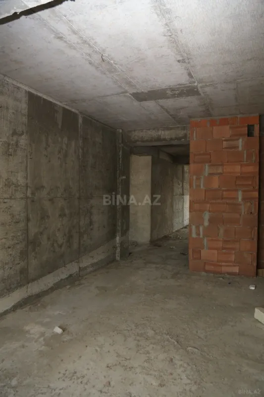 Satılır 3 otaqlı mənzil 135 m²