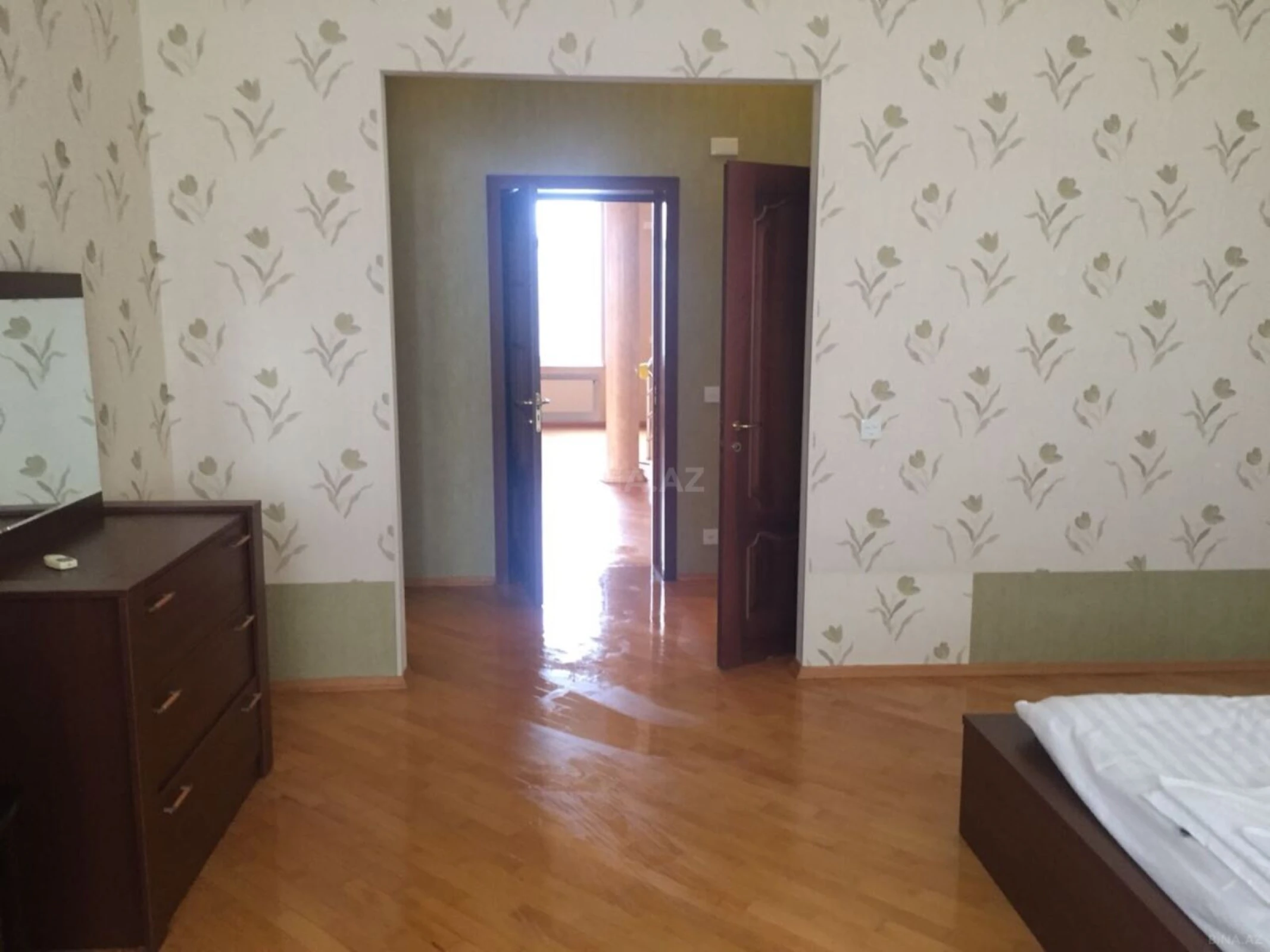 Satılır 7 otaqlı həyət evi 400 m²