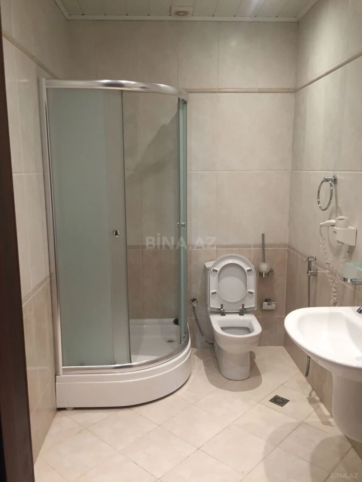 Satılır 7 otaqlı həyət evi 400 m²