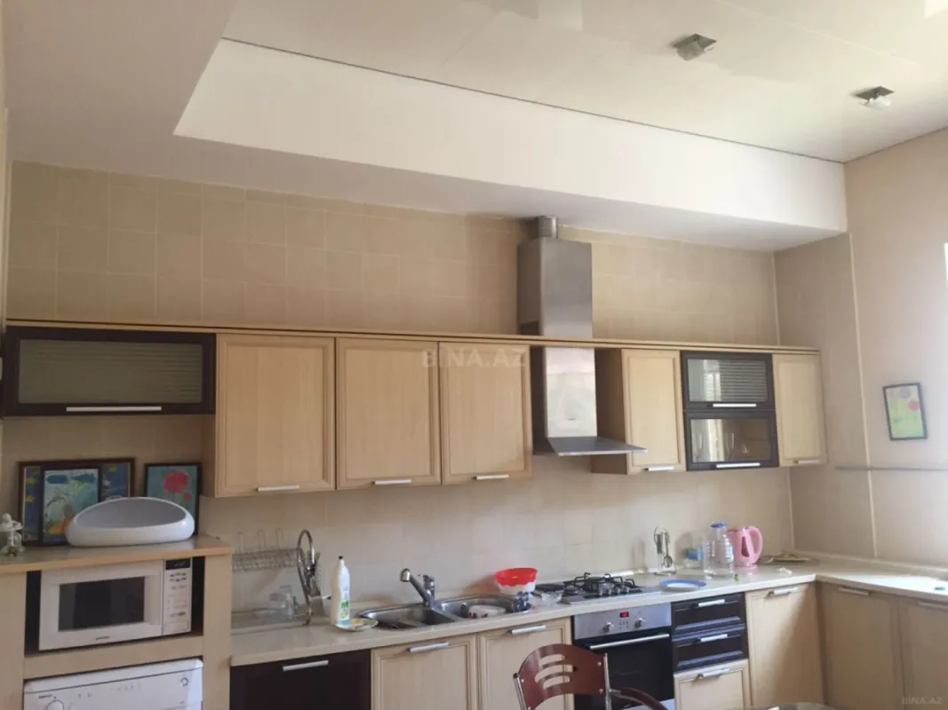Satılır 7 otaqlı həyət evi 400 m²