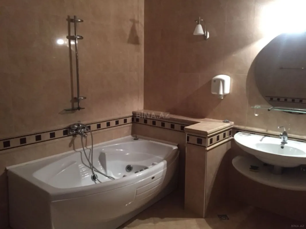 Satılır 7 otaqlı həyət evi 400 m²