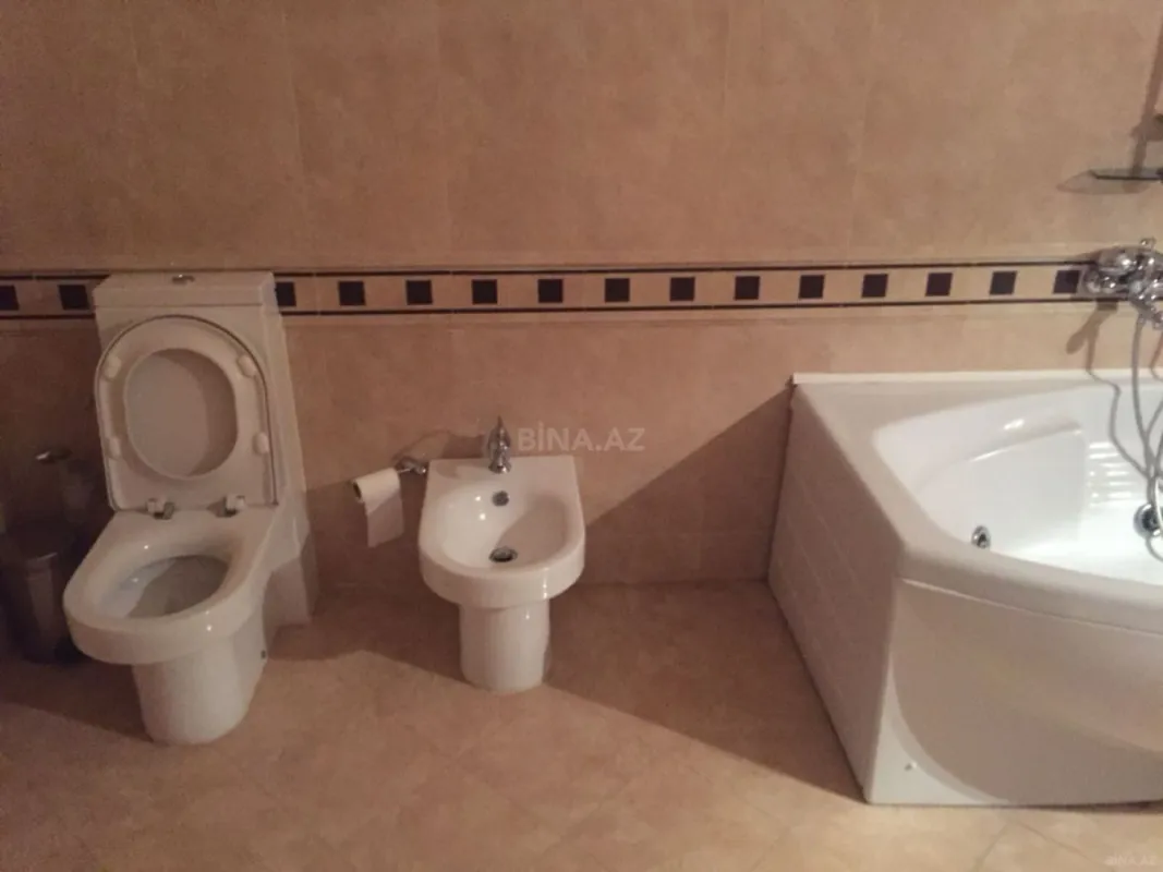 Satılır 7 otaqlı həyət evi 400 m²