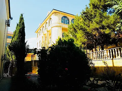 Satılır 7 otaqlı həyət evi 400 m²