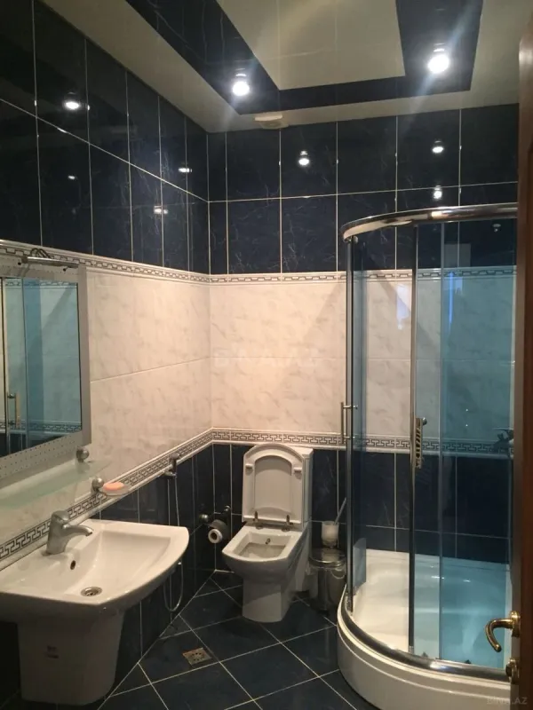 Satılır 7 otaqlı həyət evi 400 m²