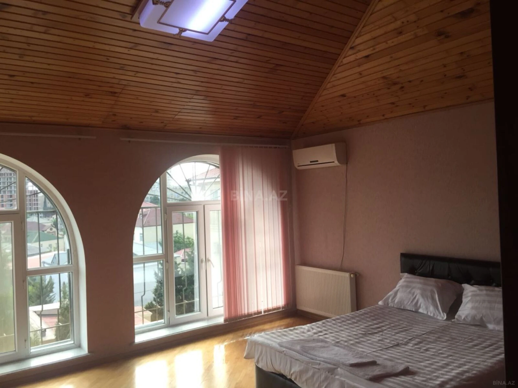 Satılır 7 otaqlı həyət evi 400 m²