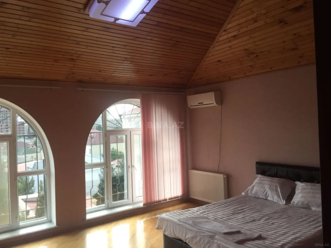 Satılır 7 otaqlı həyət evi 400 m²