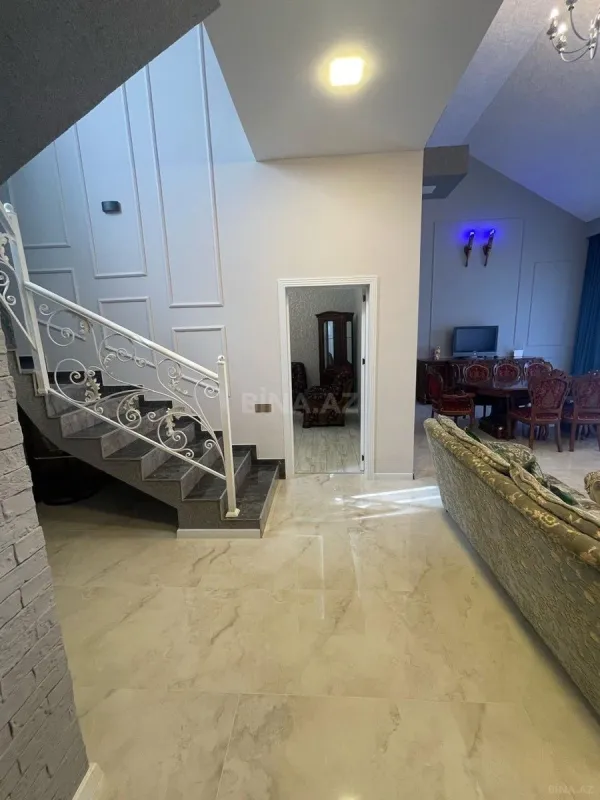 Satılır 6 otaqlı həyət evi 200 m²