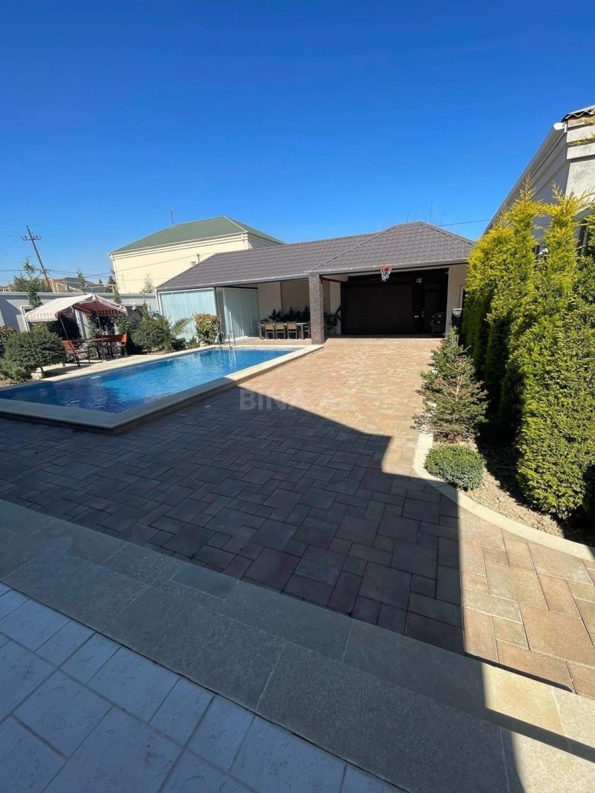 Satılır 6 otaqlı həyət evi 200 m²