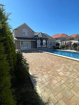 Satılır 6 otaqlı həyət evi 200 m²