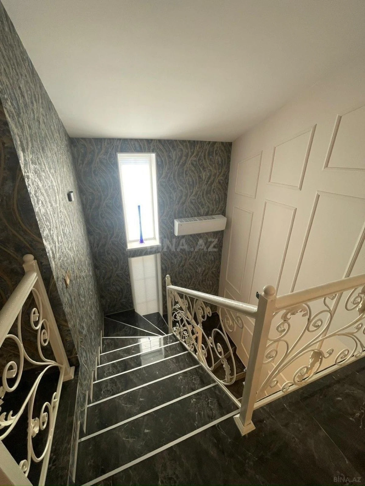 Satılır 6 otaqlı həyət evi 200 m²