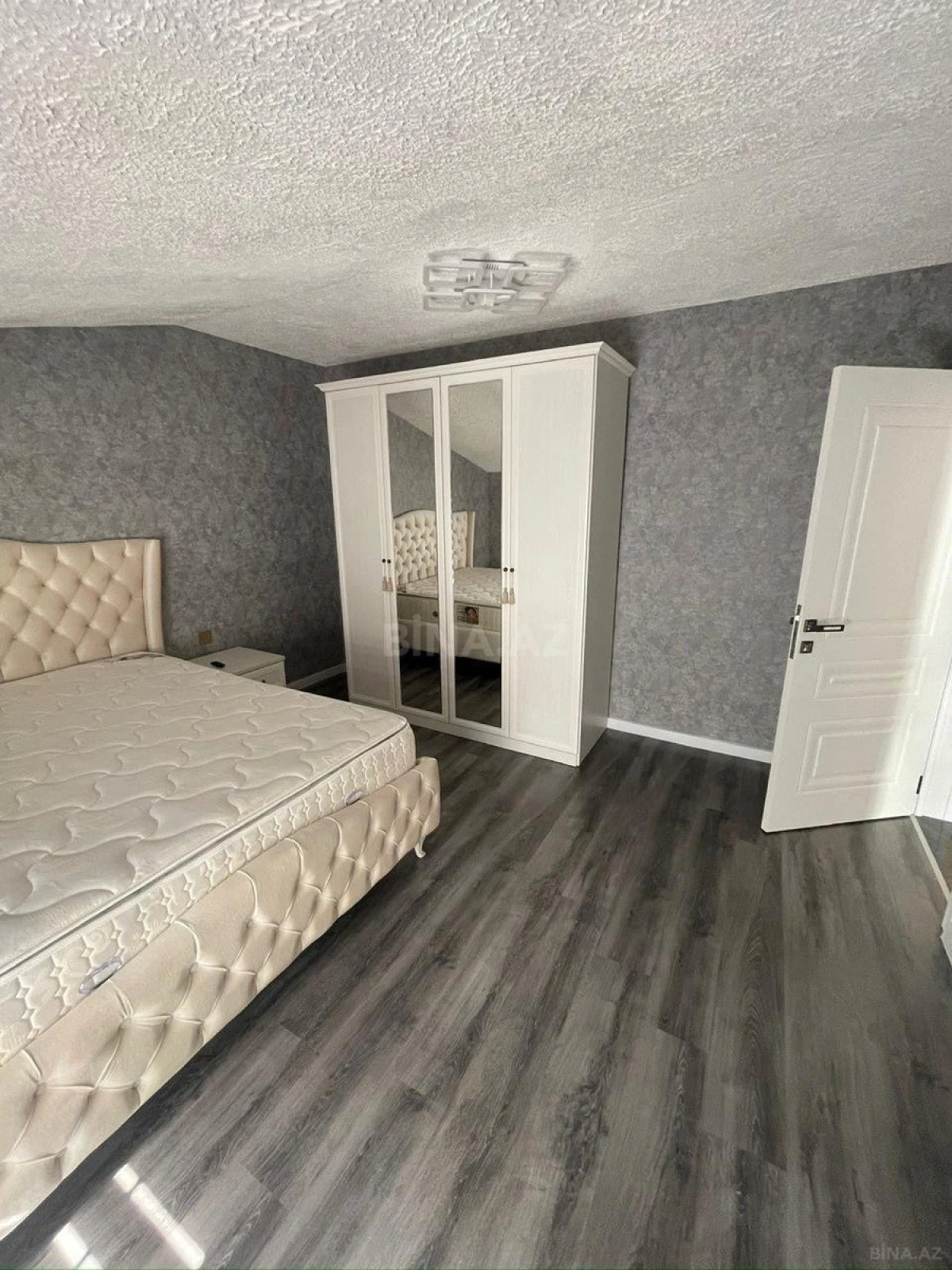 Satılır 6 otaqlı həyət evi 200 m²