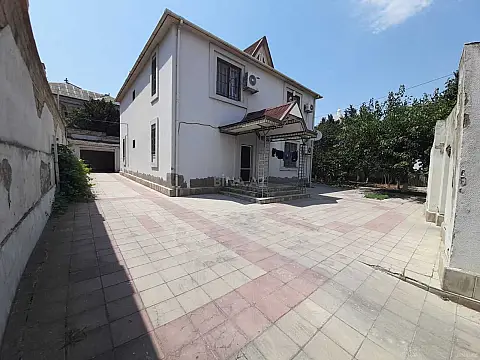 Satılır 7 otaqlı həyət evi 650 m²