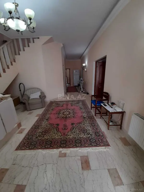 Satılır 7 otaqlı həyət evi 650 m²