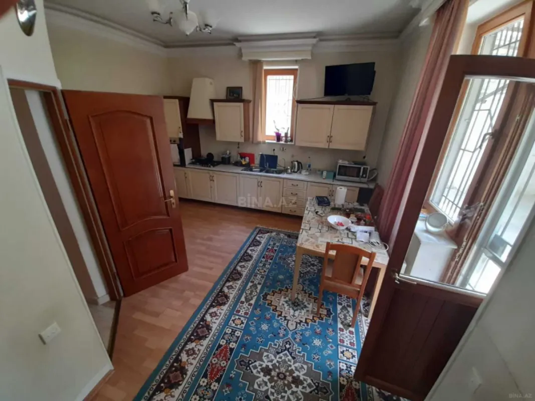 Satılır 7 otaqlı həyət evi 650 m²