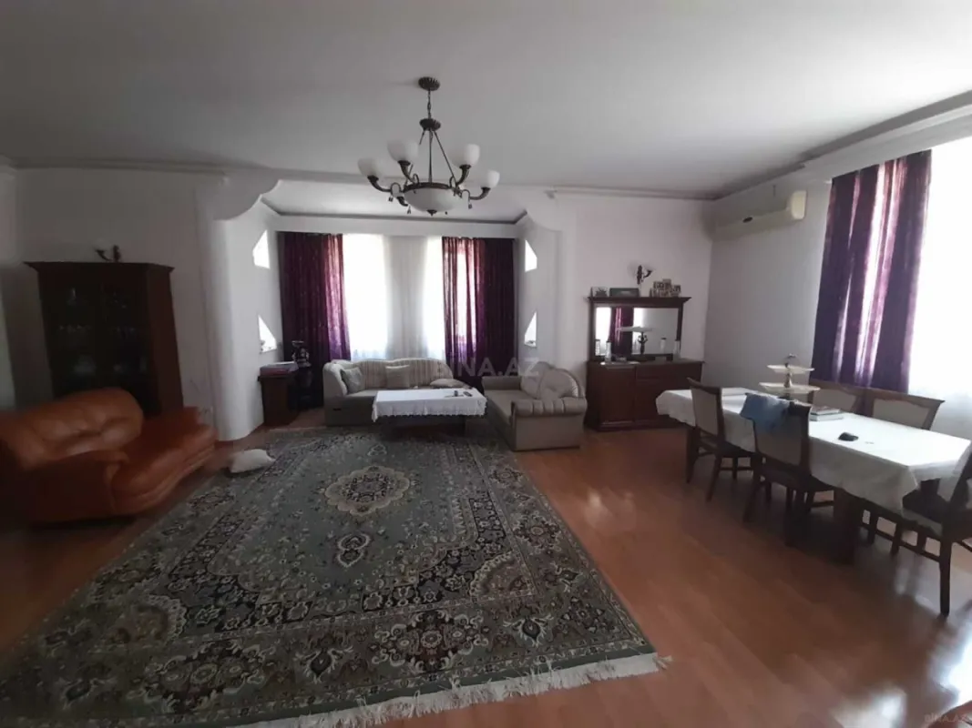 Satılır 7 otaqlı həyət evi 650 m²