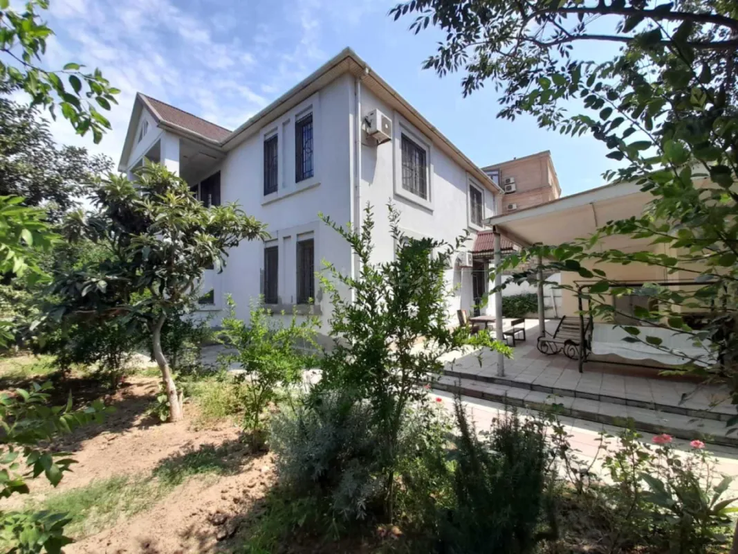 Satılır 7 otaqlı həyət evi 650 m²