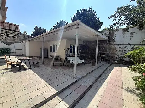 Satılır 7 otaqlı həyət evi 650 m²
