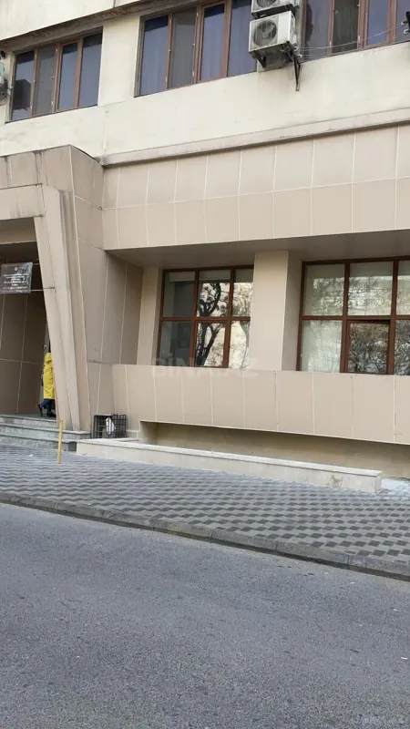 Satılır 10 otaqlı mənzil 300 m²