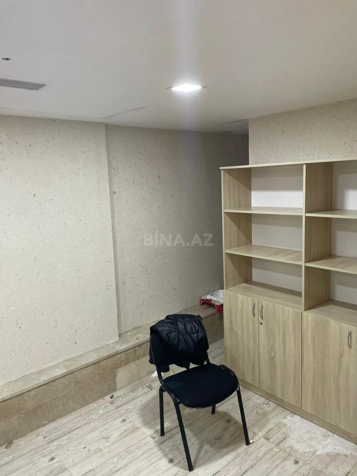 Satılır 10 otaqlı mənzil 300 m²