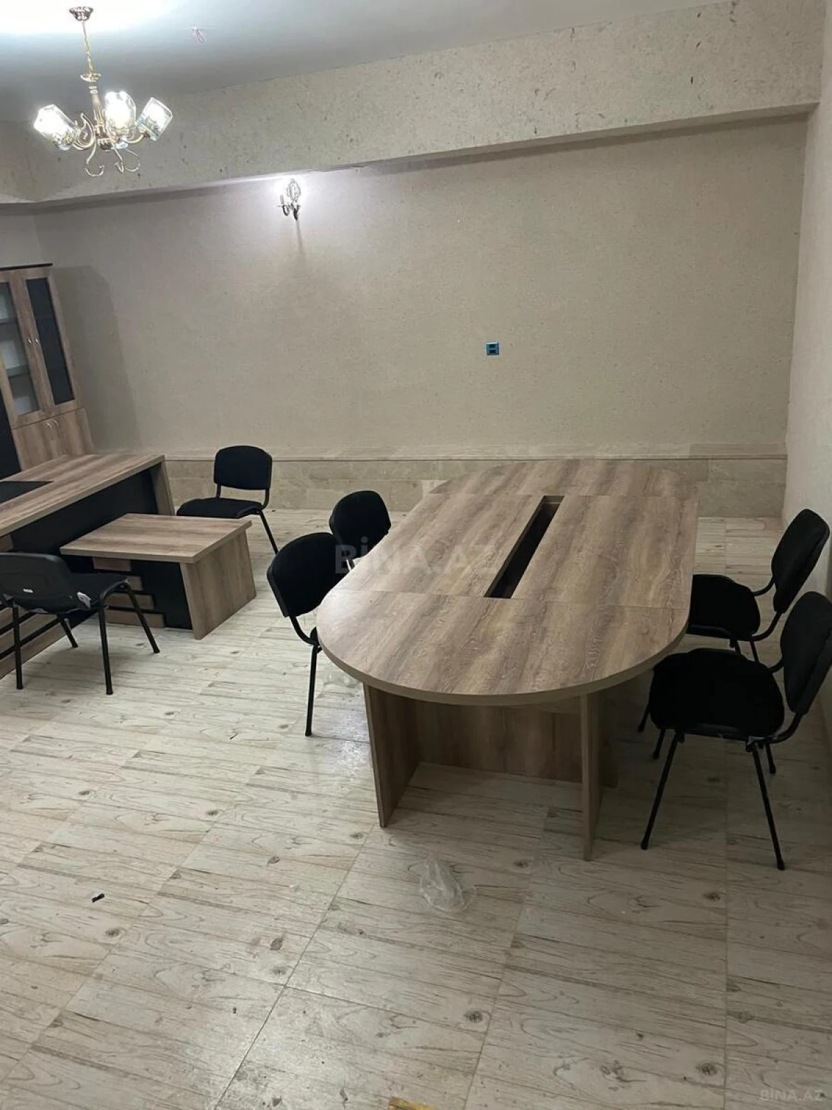 Satılır 10 otaqlı mənzil 300 m²