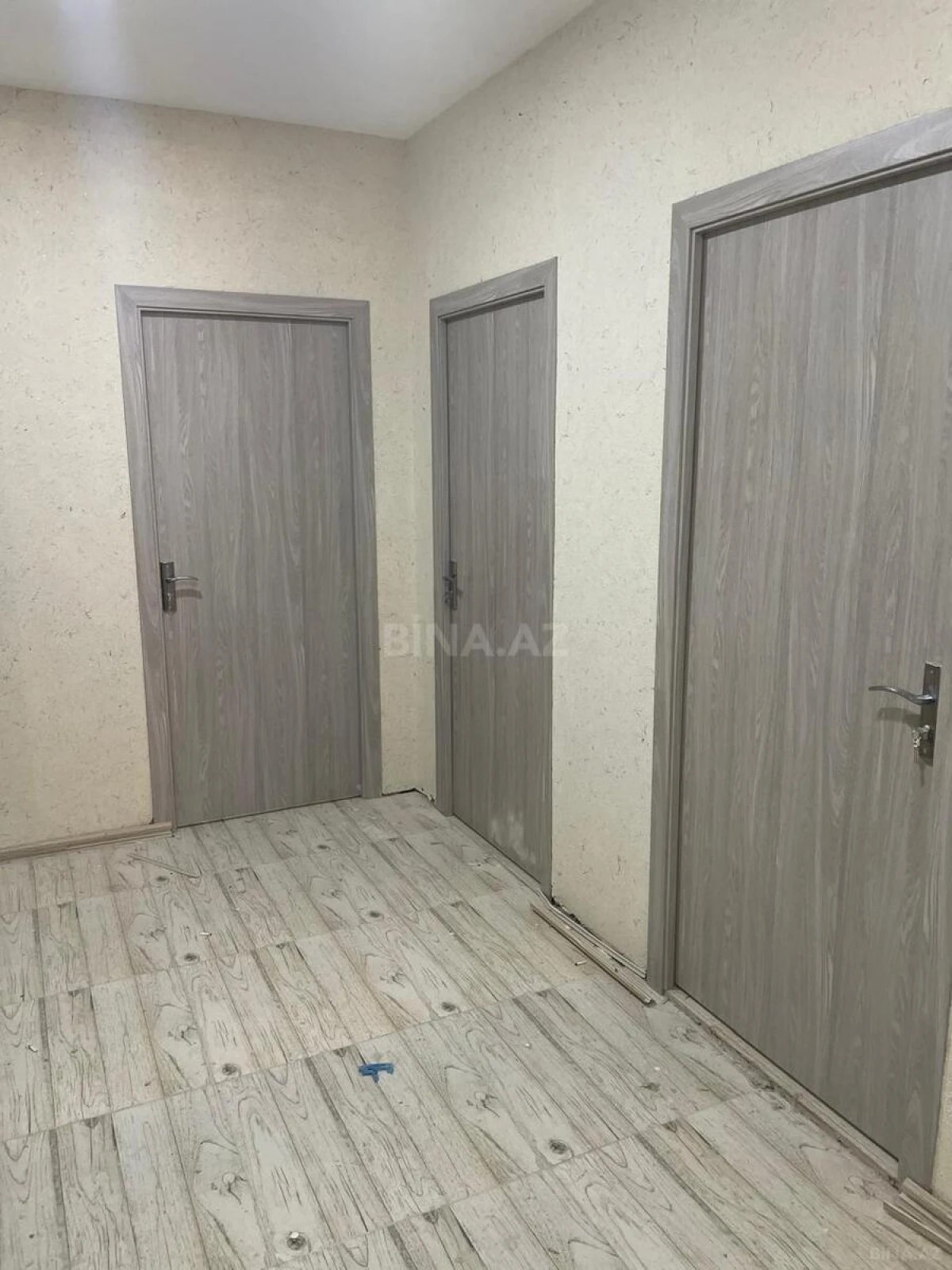 Satılır 10 otaqlı mənzil 300 m²