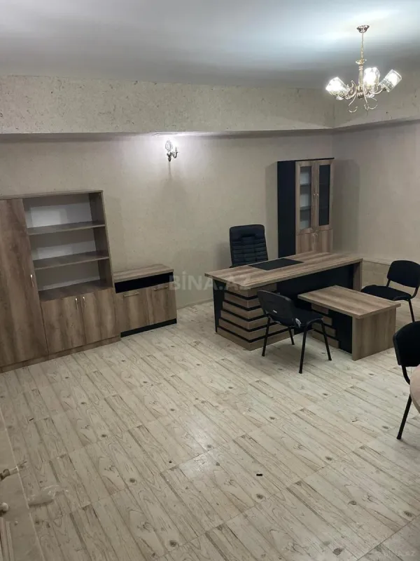 Satılır 10 otaqlı mənzil 300 m²