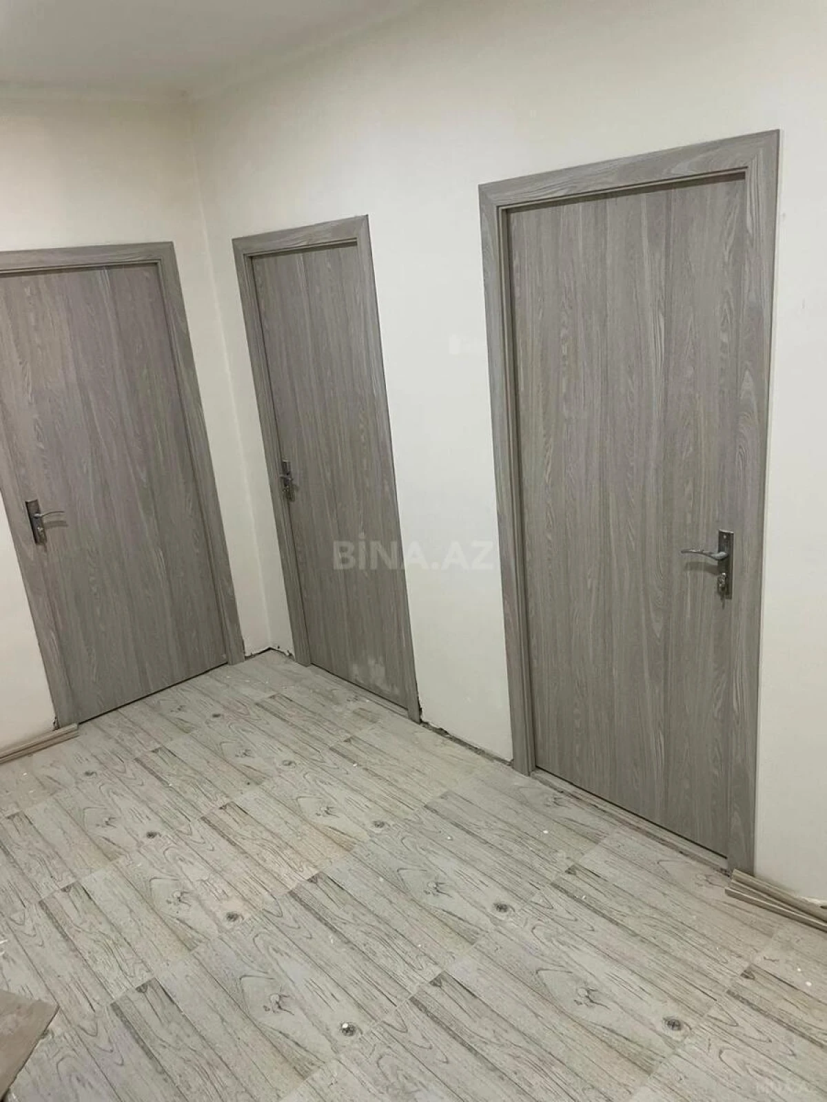 Satılır 10 otaqlı mənzil 300 m²