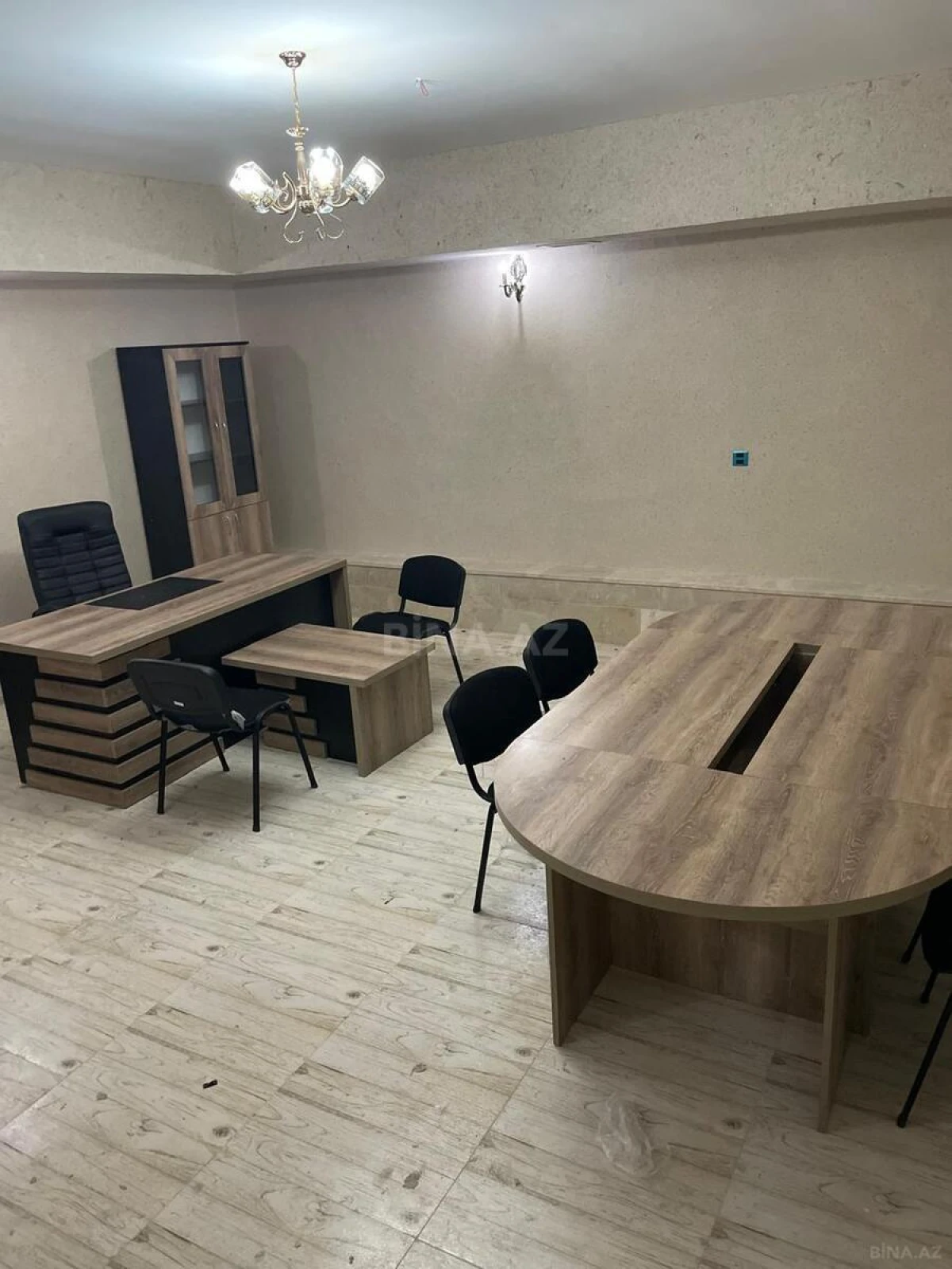 Satılır 10 otaqlı mənzil 300 m²