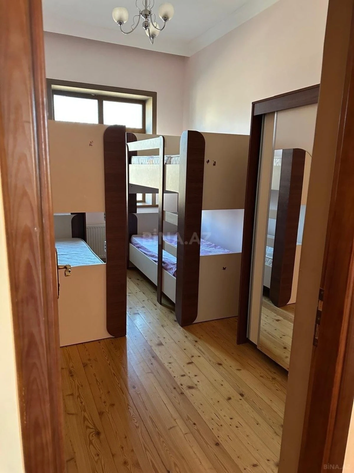 Satılır 8 otaqlı həyət evi 270 m²