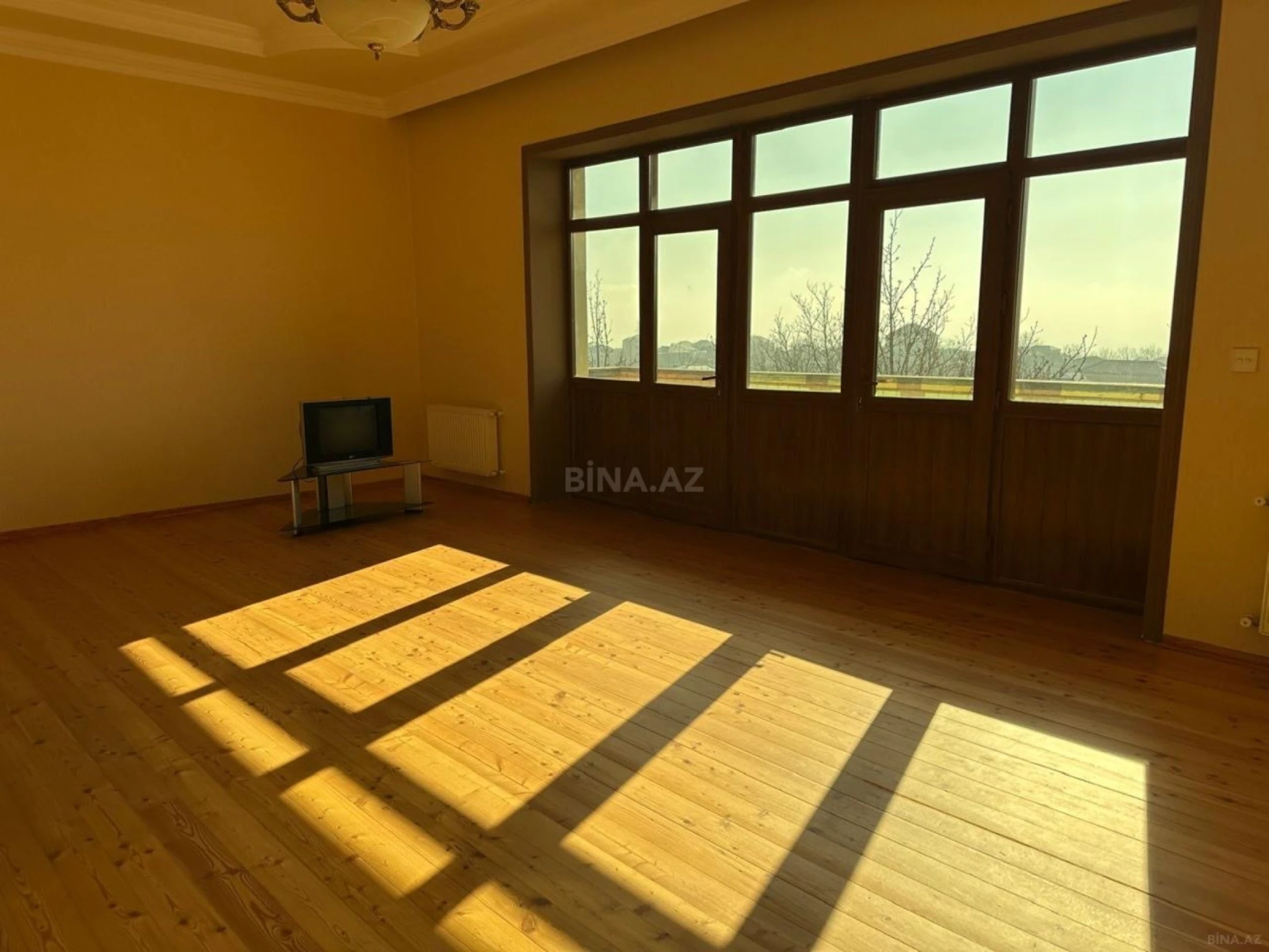 Satılır 8 otaqlı həyət evi 270 m²