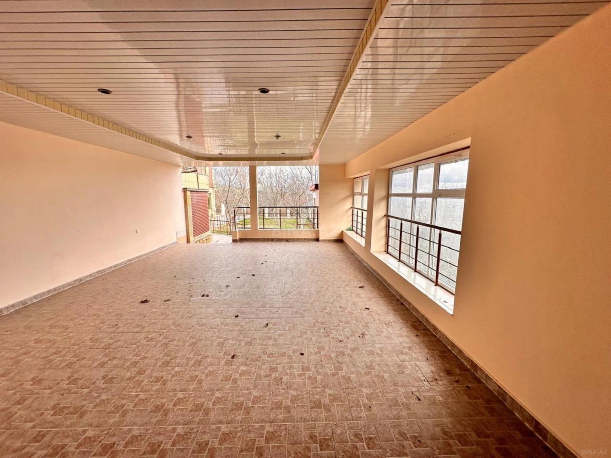 Satılır 8 otaqlı həyət evi 270 m²