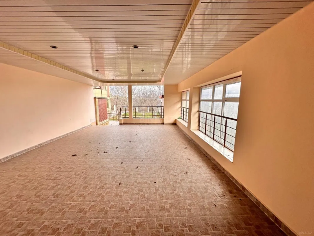 Satılır 8 otaqlı həyət evi 270 m²