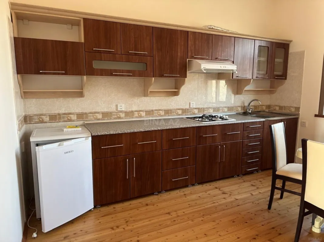 Satılır 8 otaqlı həyət evi 270 m²