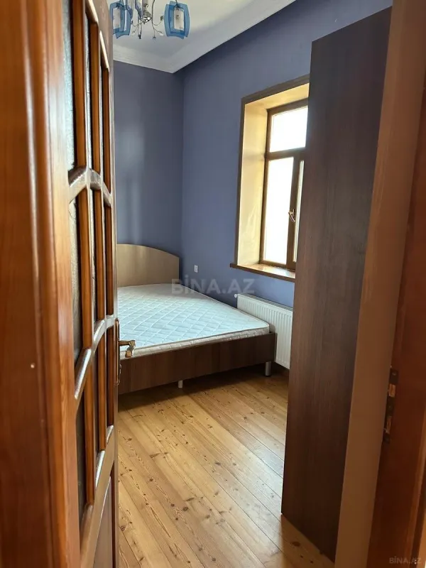 Satılır 8 otaqlı həyət evi 270 m²