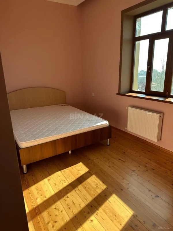 Satılır 8 otaqlı həyət evi 270 m²