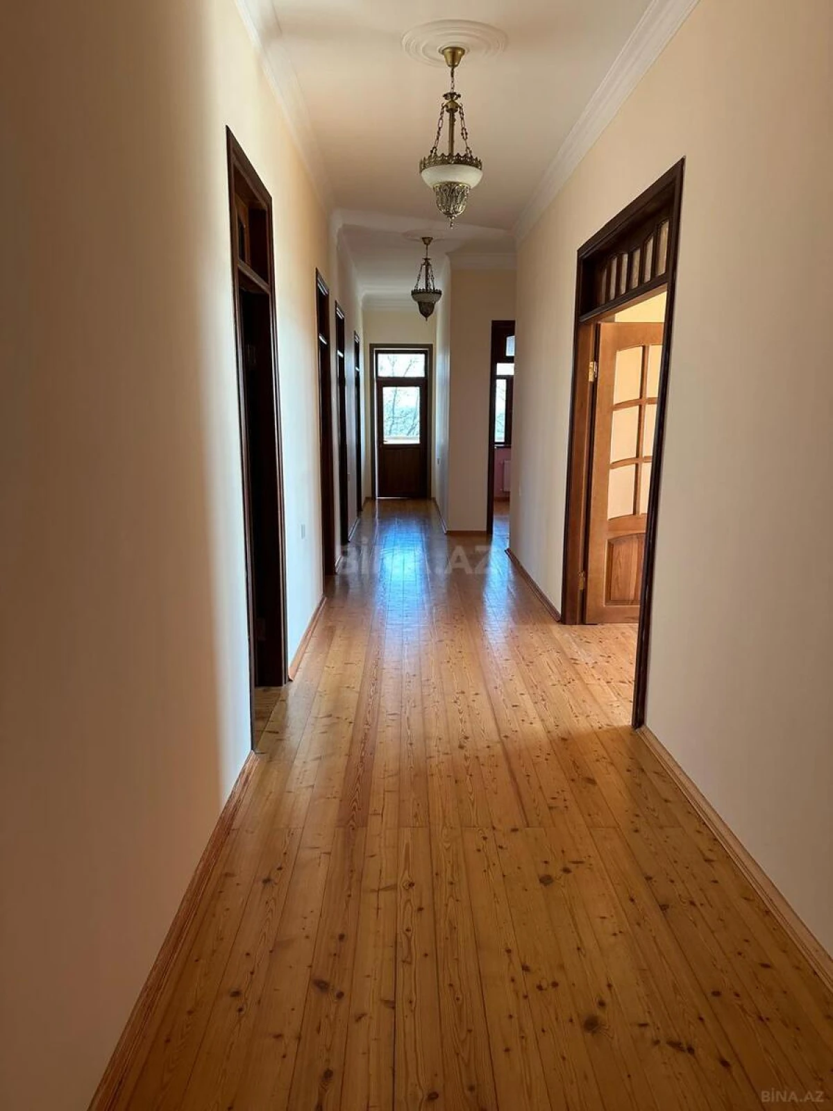 Satılır 8 otaqlı həyət evi 270 m²