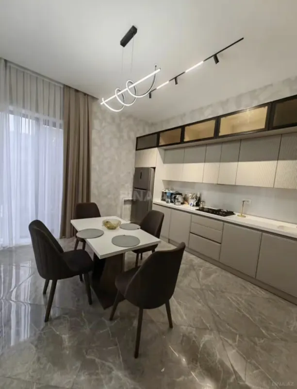 Kirayə verilir 4 otaqlı həyət evi 220 m²