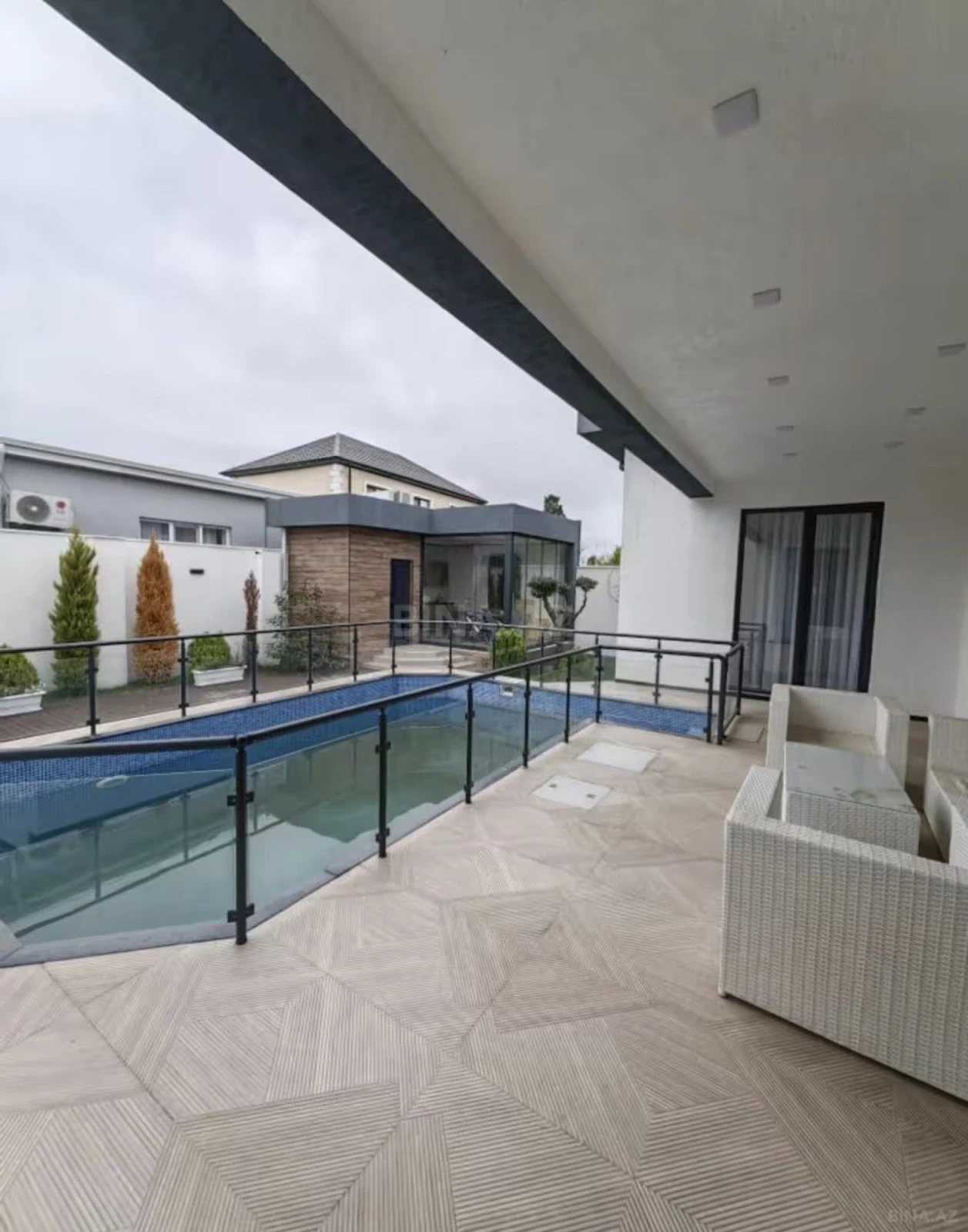 Kirayə verilir 4 otaqlı həyət evi 220 m²